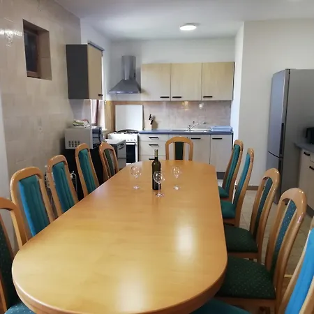 In With Sea View, Terrace, Air Conditioning, Wi-fi Apartman *